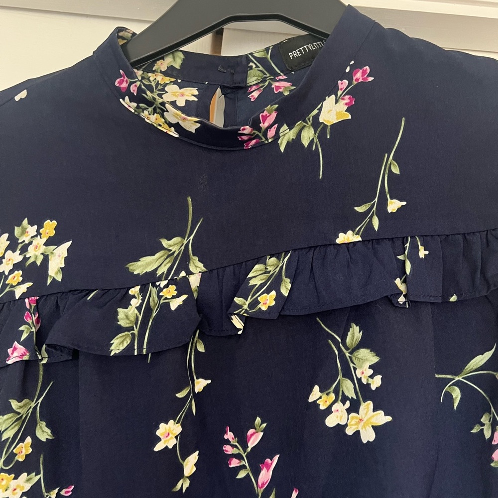 Pretty Little Thing Blouse - Picture 4 of 5